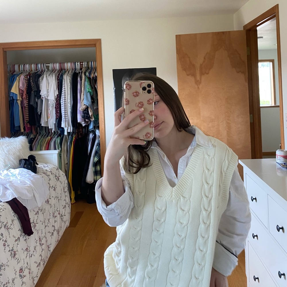 White button down blouse - Picture 4 of 7
